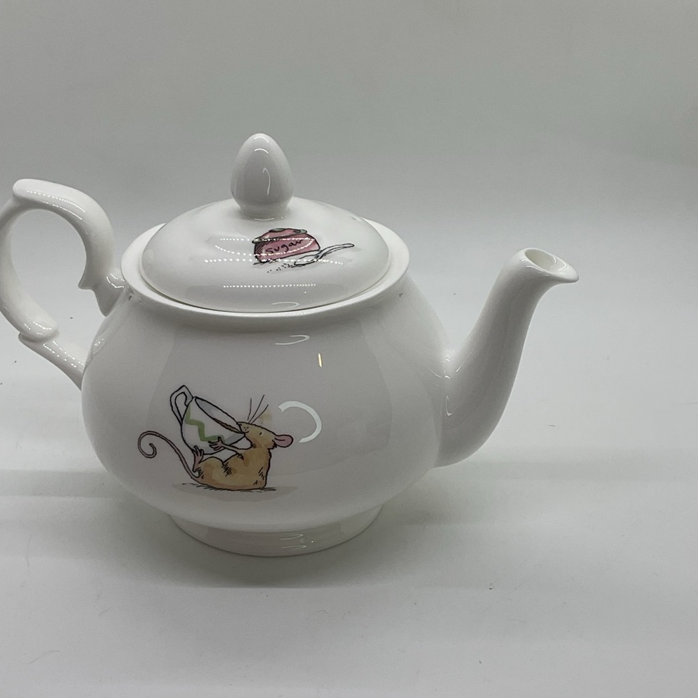 Whittard of Chelsea White Bone China Teapot with Cat Design - Picture 2 of 9